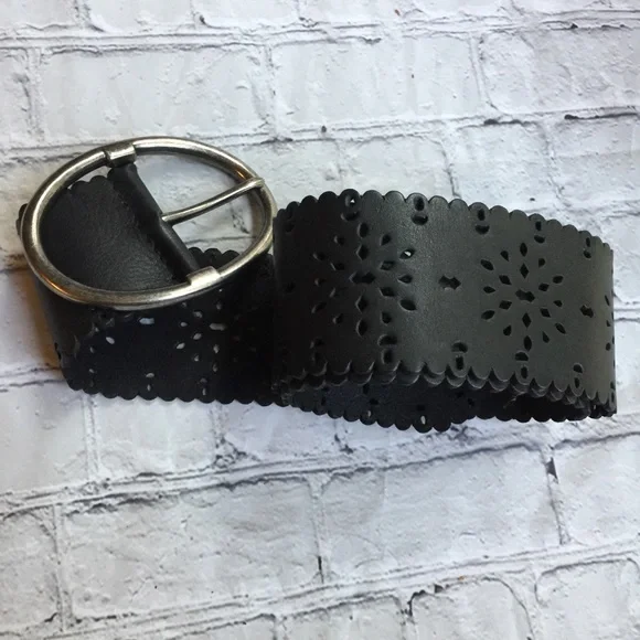 Liz Claiborne Black Scalloped Laser-Cut Leather Belt with Silver Buckle - Picture 3 of 9